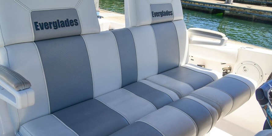 Everglades 325 CC