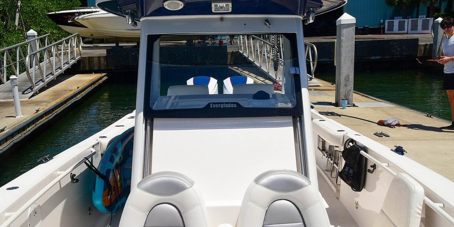 Everglades 325 CC