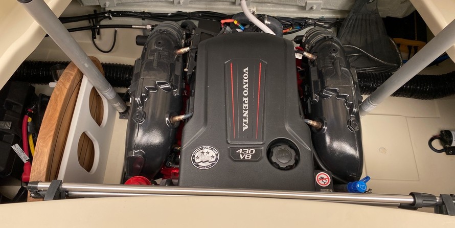 Chris-Craft Launch 27