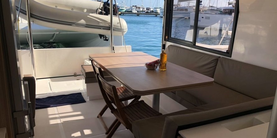 Bali catamarans 4.0 lounge