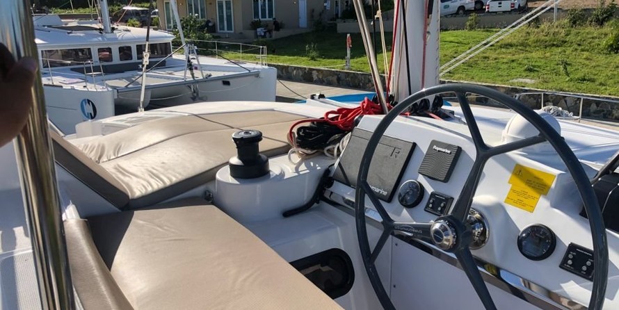 Bali catamarans 4.0 lounge