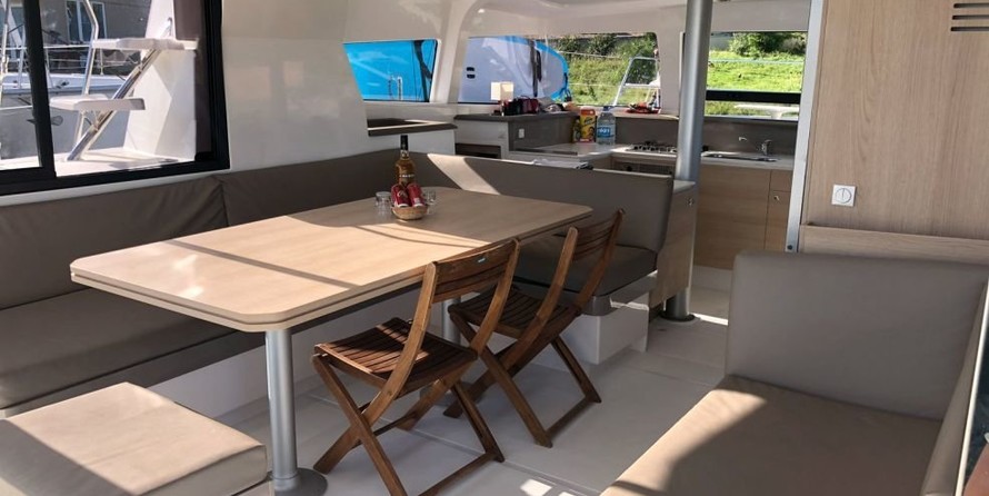 Bali catamarans 4.0 lounge