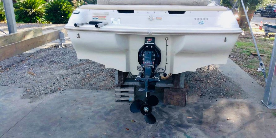Sea Ray 180 Dual Console