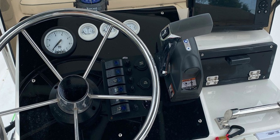 Angler Pro Boats 2900 center console