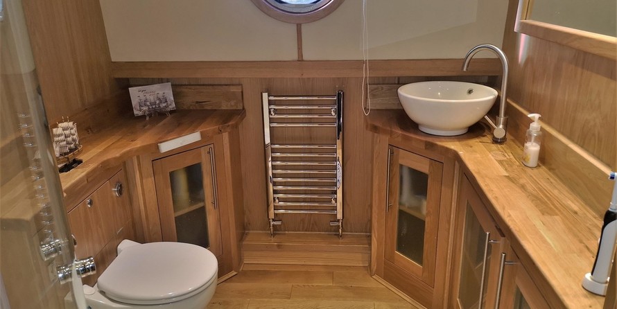 Wide beam narrowboat 65 x 12 hanbury monarch