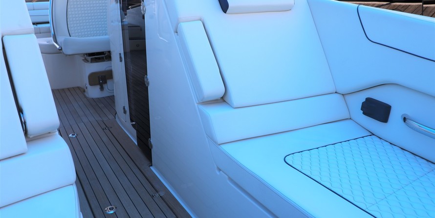 Chris-Craft Launch 35 GT