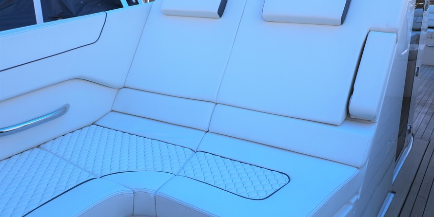 Chris-Craft Launch 35 GT