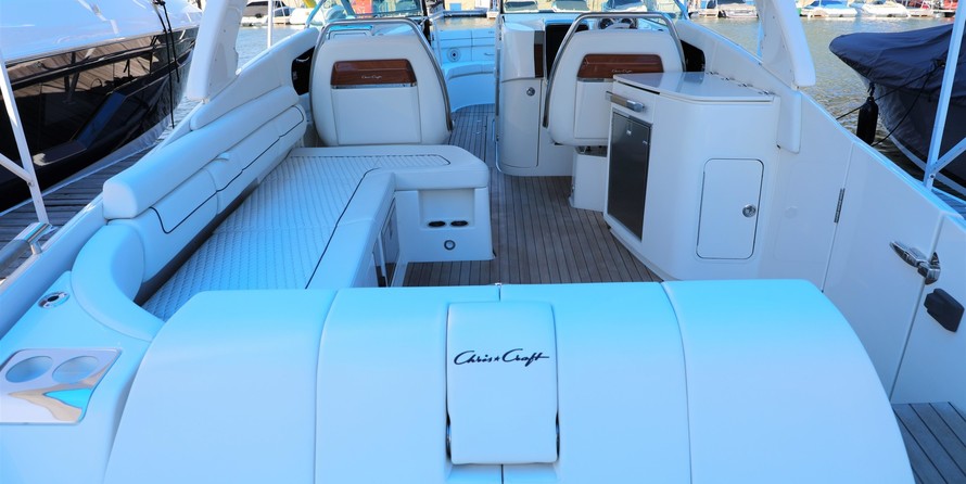 Chris-Craft Launch 35 GT