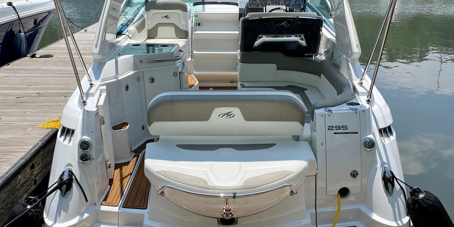 Monterey 295 Sport Yacht