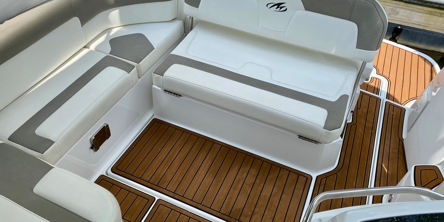 Monterey 295 Sport Yacht