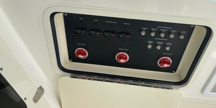 Boston Whaler 345 Conquest