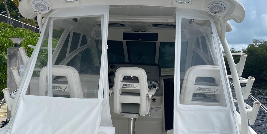 Boston Whaler 345 Conquest