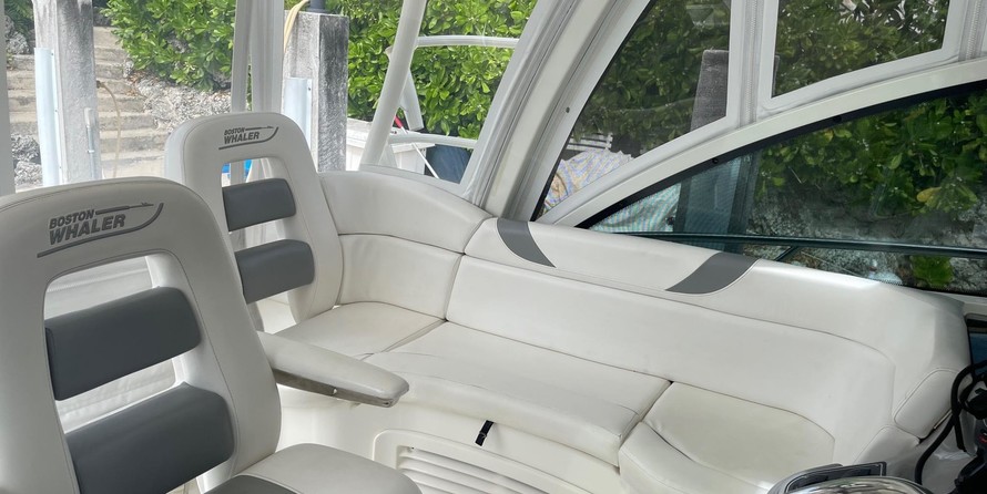 Boston Whaler 345 Conquest