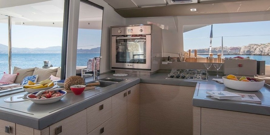 Fountaine Pajot Astréa 42