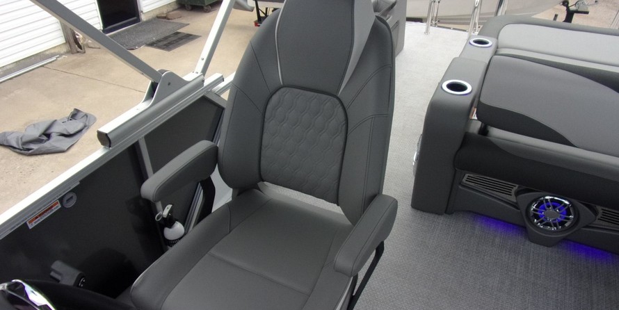 Avalon 2485 LSZ Versatile Rear Bench Sport Toon Windshield