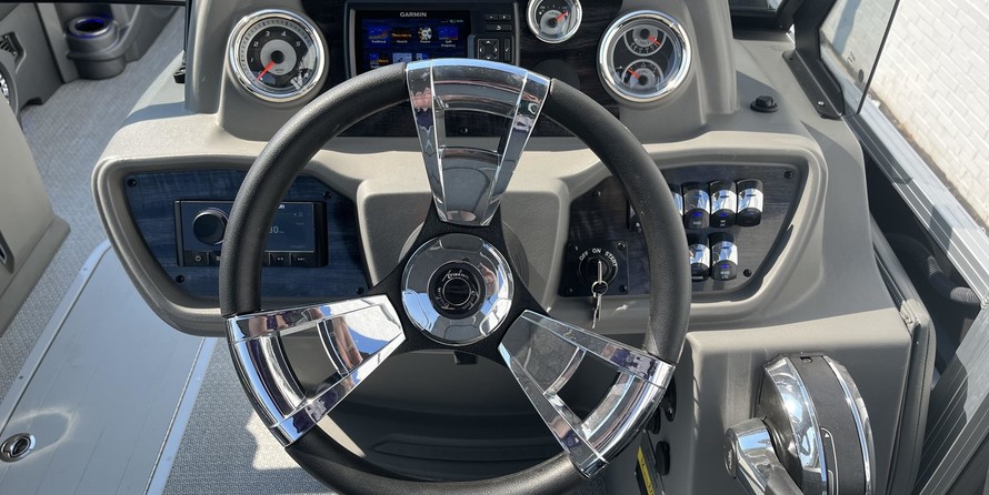 Avalon 2485 LSZ Versatile Rear Bench Sport Toon Windshield