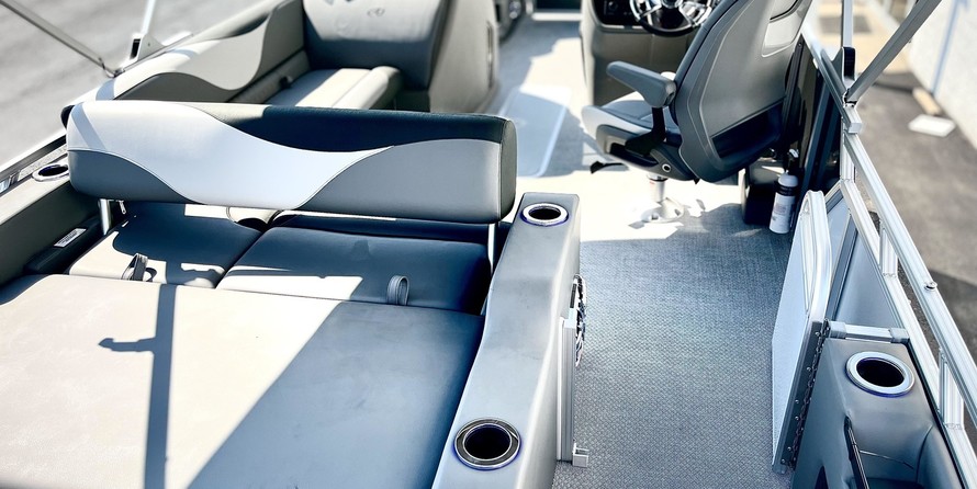 Avalon 2485 LSZ Versatile Rear Bench Sport Toon Windshield