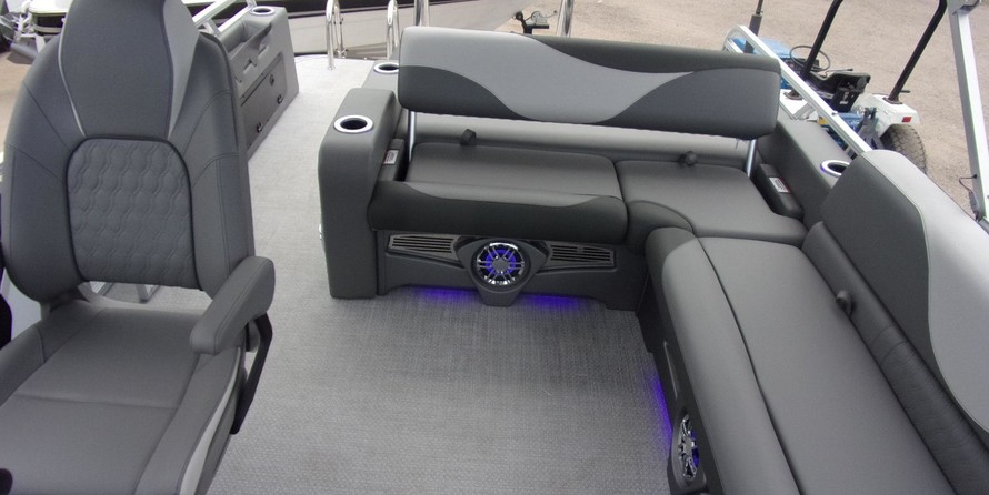 Avalon 2485 LSZ Versatile Rear Bench Sport Toon Windshield
