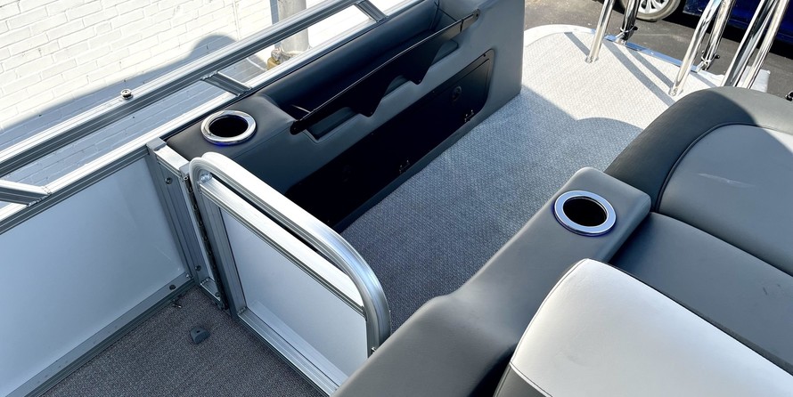 Avalon 2485 LSZ Versatile Rear Bench Sport Toon Windshield