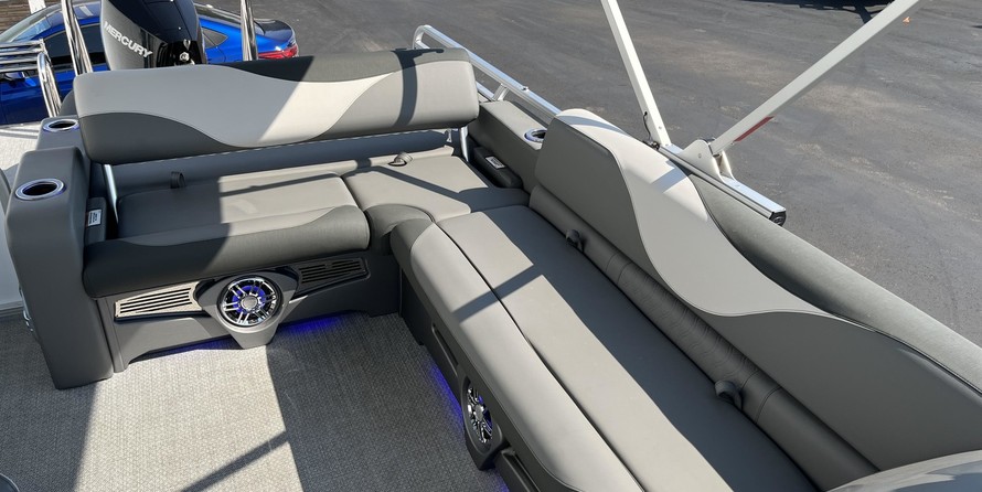 Avalon 2485 LSZ Versatile Rear Bench Sport Toon Windshield