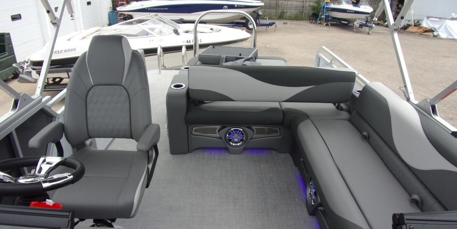 Avalon 2485 LSZ Versatile Rear Bench Sport Toon Windshield