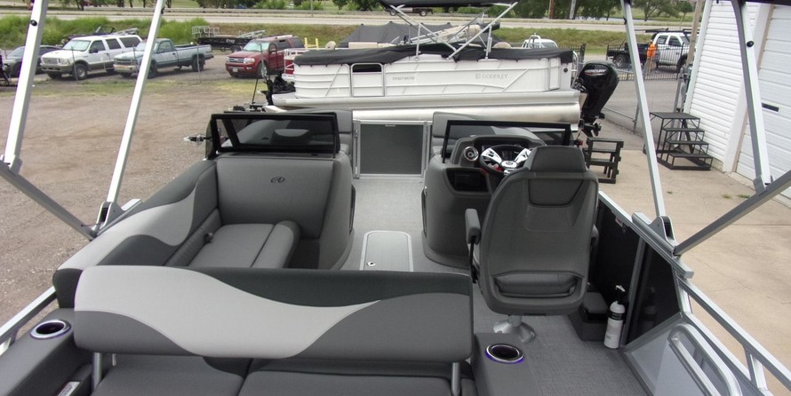 Avalon 2485 LSZ Versatile Rear Bench Sport Toon Windshield