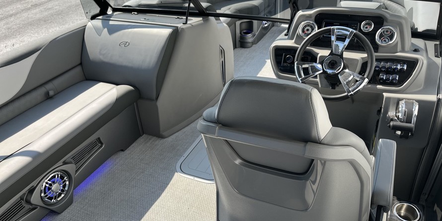 Avalon 2485 LSZ Versatile Rear Bench Sport Toon Windshield