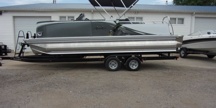 Avalon 2485 LSZ Versatile Rear Bench Sport Toon Windshield