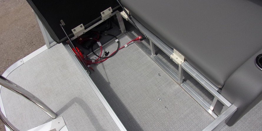 Avalon 2485 LSZ Versatile Rear Bench Sport Toon Windshield