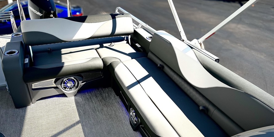 Avalon 2485 LSZ Versatile Rear Bench Sport Toon Windshield