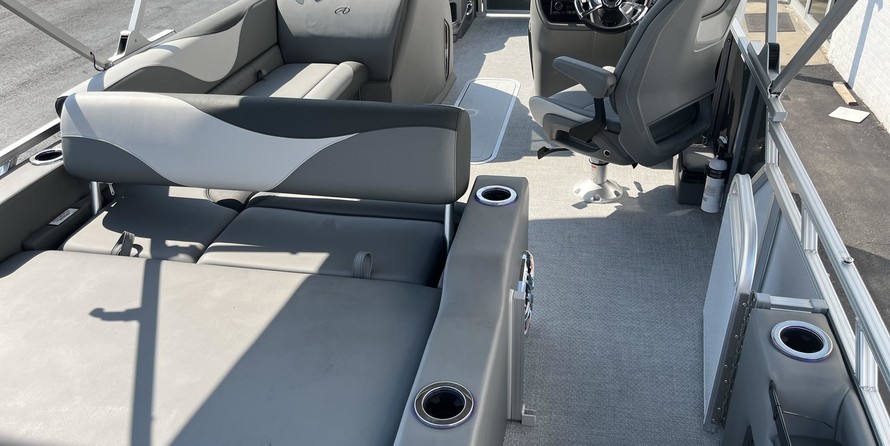 Avalon 2485 LSZ Versatile Rear Bench Sport Toon Windshield