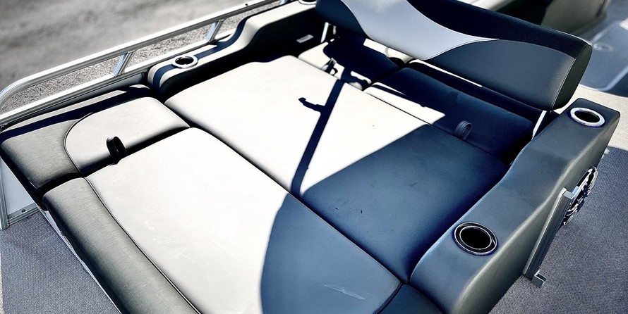 Avalon 2485 LSZ Versatile Rear Bench Sport Toon Windshield