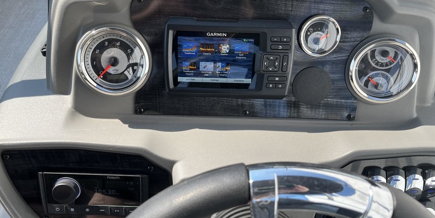 Avalon 2485 LSZ Versatile Rear Bench Sport Toon Windshield