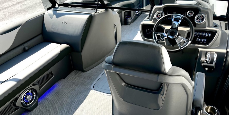 Avalon 2485 LSZ Versatile Rear Bench Sport Toon Windshield