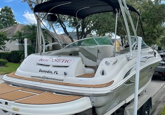 Sea Ray 240 Sundeck