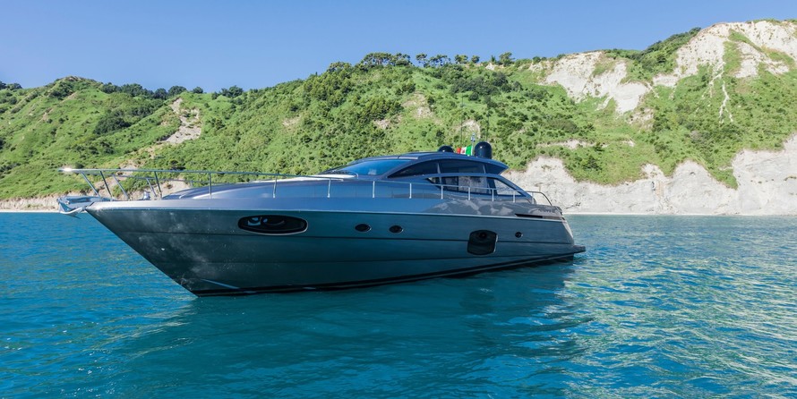 Pershing 62