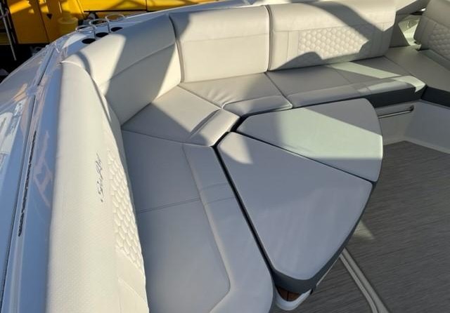 Sea Ray 320 Sundancer