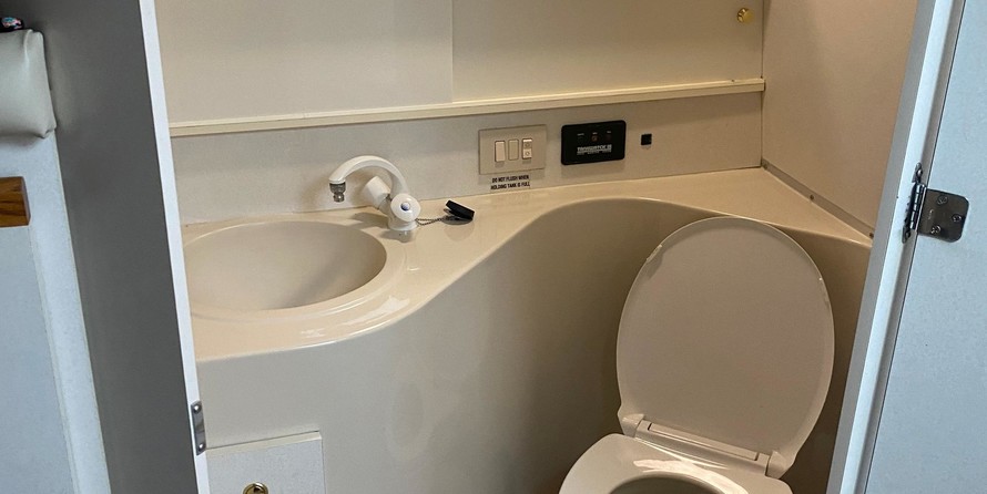 Cruisers yachts 3070 rogue