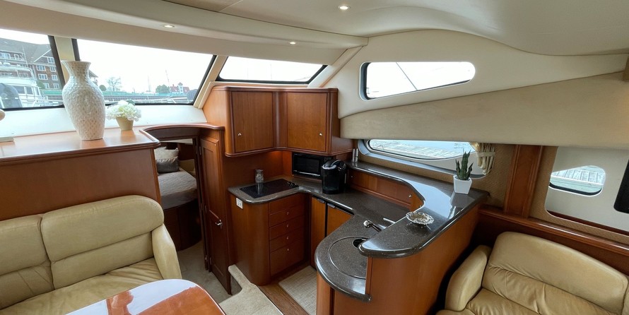 Silverton 38 Sport Bridge