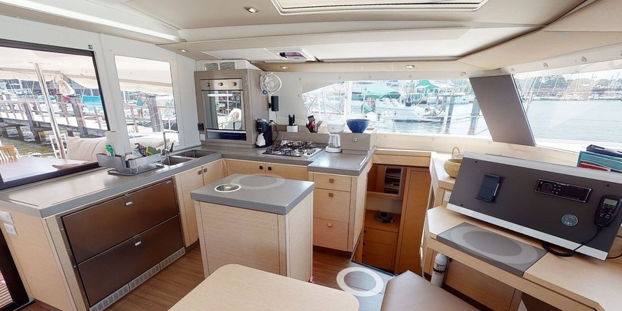 Fountaine Pajot Saona 47