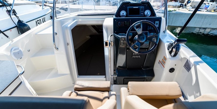 Quicksilver 755 Sun Deck
