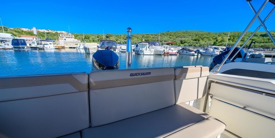 Quicksilver 755 Sun Deck