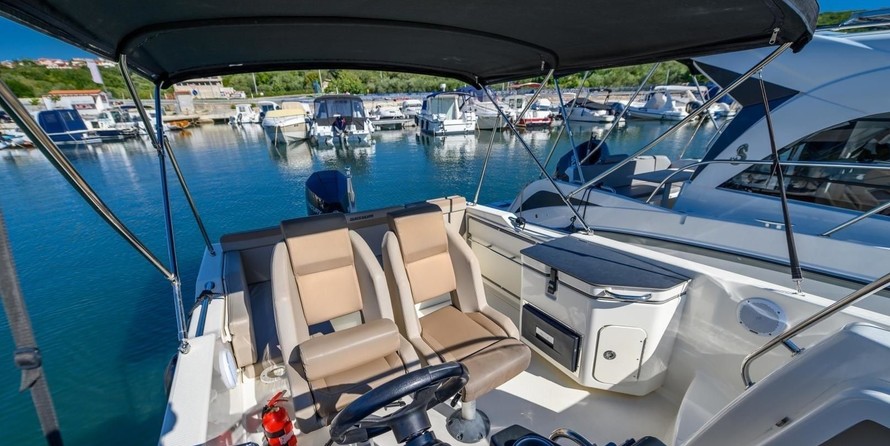 Quicksilver 755 Sun Deck