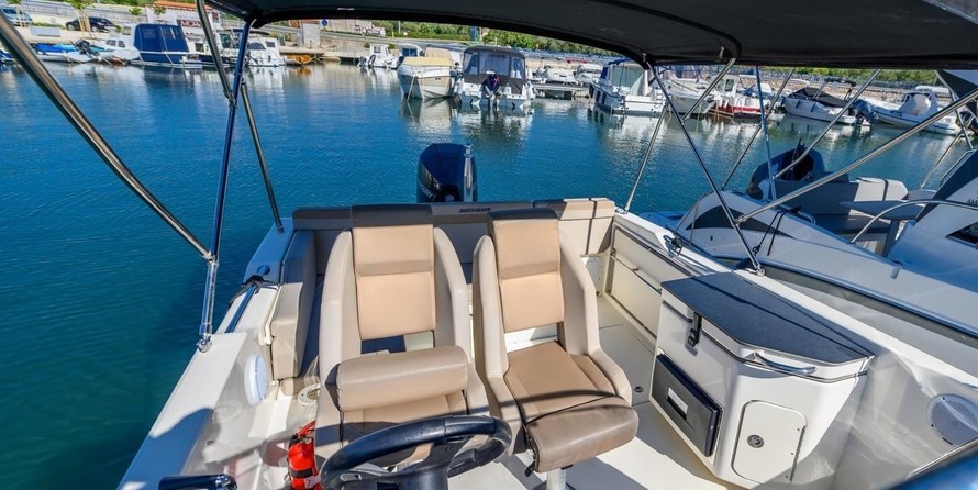 Quicksilver 755 Sun Deck