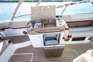 Formula 350 Crossover Bowrider