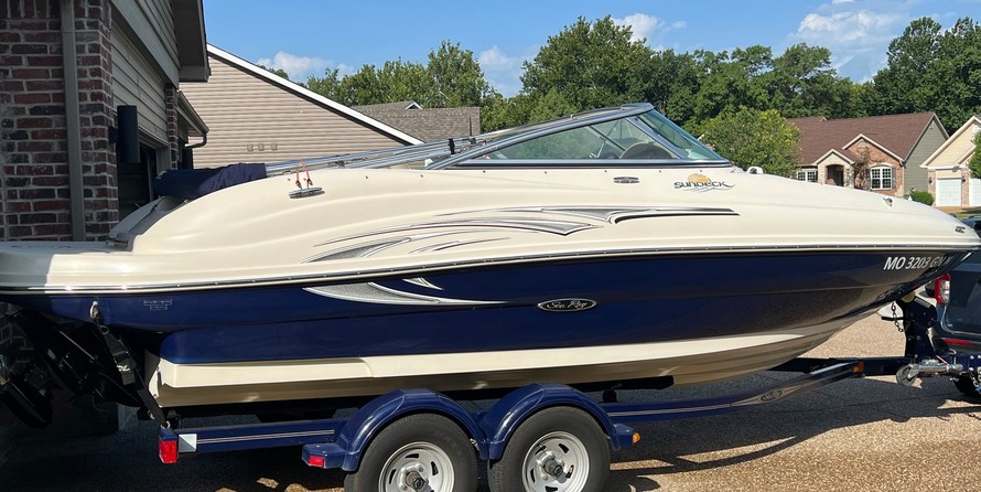 Sea Ray 200 Sundeck