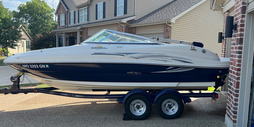 Sea Ray 200 Sundeck