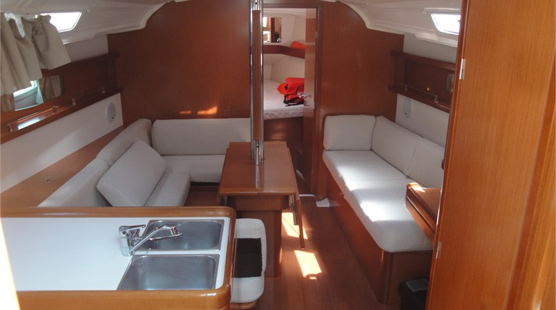 Beneteau Oceanis 37