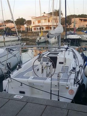 Beneteau Oceanis 37