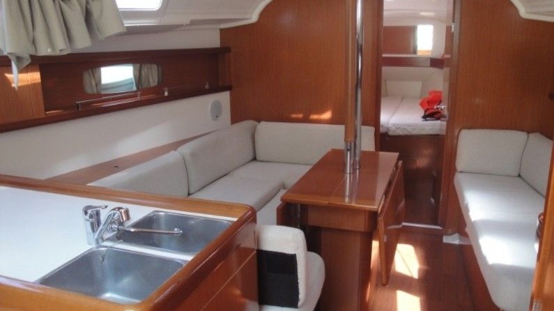 Beneteau Oceanis 37